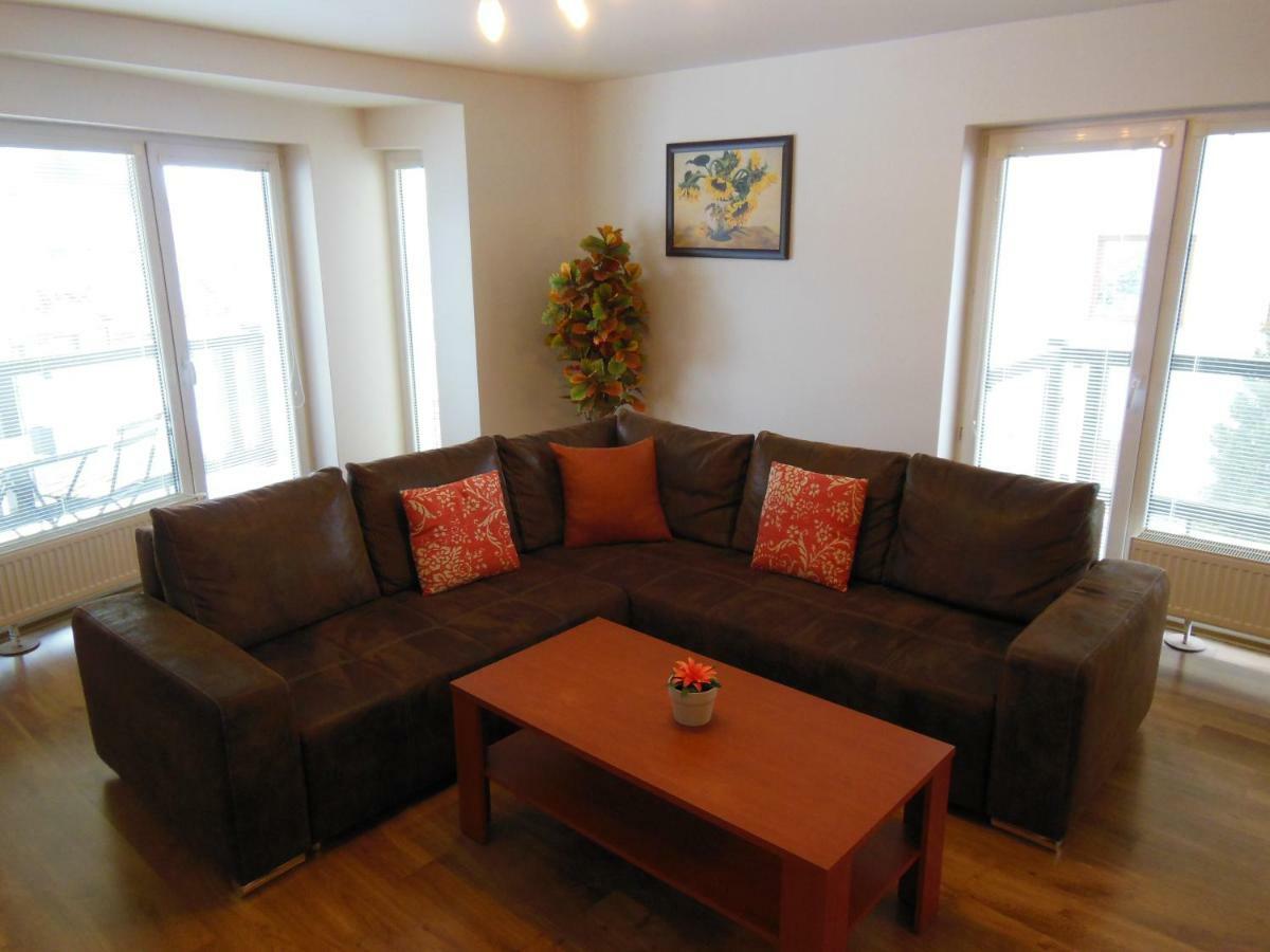Apartman Slavkov Home & Parking Нова-Лесна Экстерьер фото