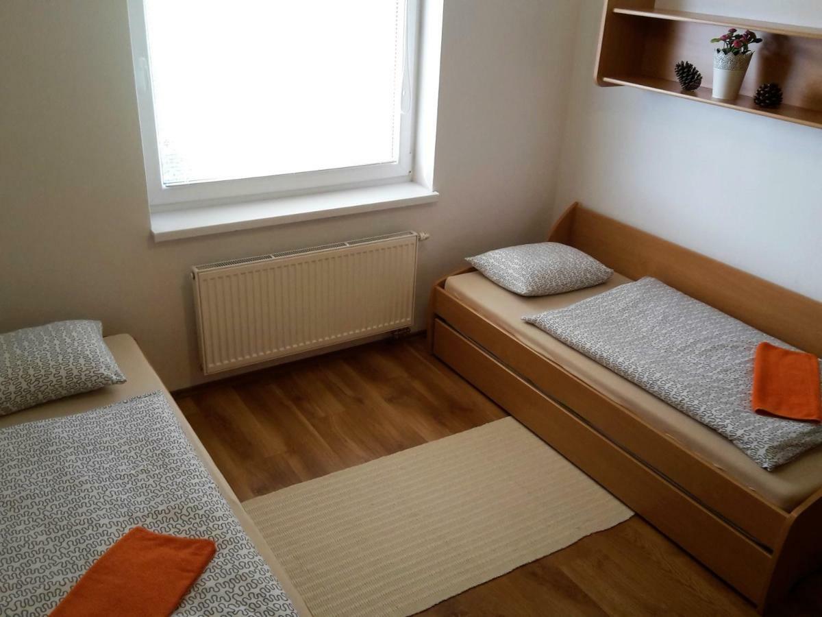 Apartman Slavkov Home & Parking Нова-Лесна Экстерьер фото